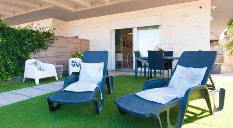 Rental apartment with patio & garden — photo 3
