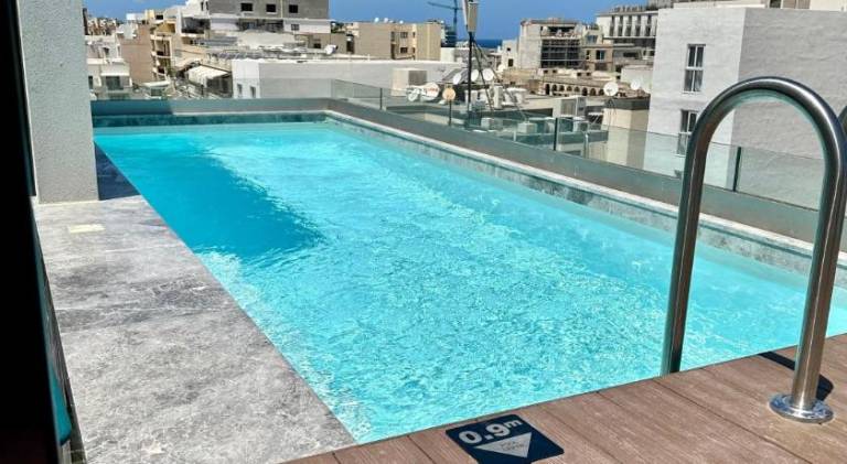 Lovely serviced apartment with pool & patio | Dogs allowed — photo 3