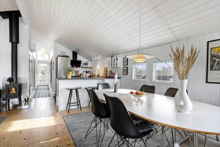 Wonderful vacation home with grill, patio & pool | Pets allowed — photo 3