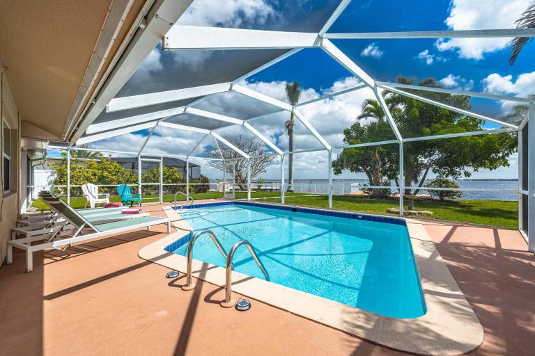 Vacation home with barbecue & private pool in Cape Coral, FL