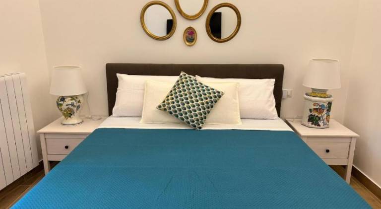 Holiday apartment | Next to Castel Nuovo | Suitable for remote work in Naples