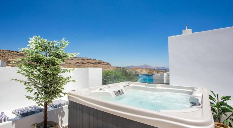 Villa with terrace, garden & jacuzzi | Close to the beach | Good for workation | Pets allowed — photo 4