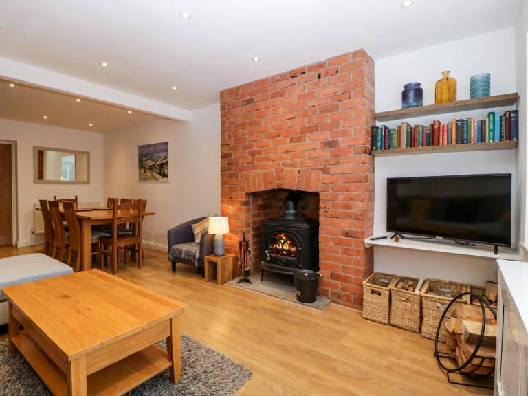 Cottage  Broadway