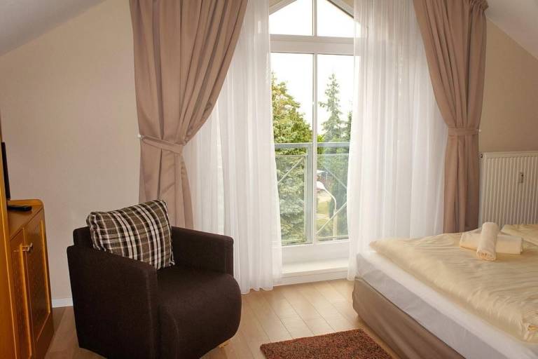 Gemütliche Dachgeschosswohnung mit Süd-Loggia  - nur 100 m zum Ostseestrand! — photo 5