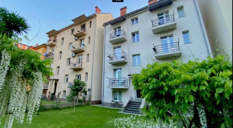 Rental apartment with yard & patio in Ljubljana