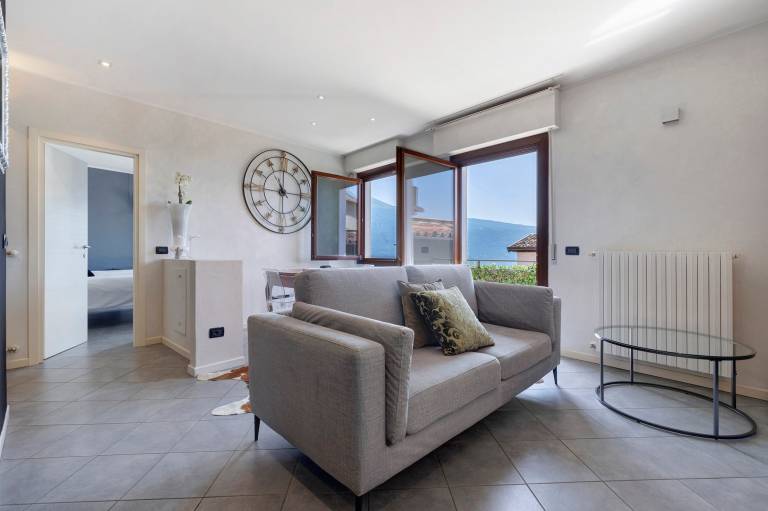 Apartment 'Il Campanile' with Lake View, Wi-Fi and Air Conditioning — photo 4