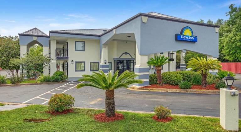 Days Inn by Wyndham Foley — photo 2