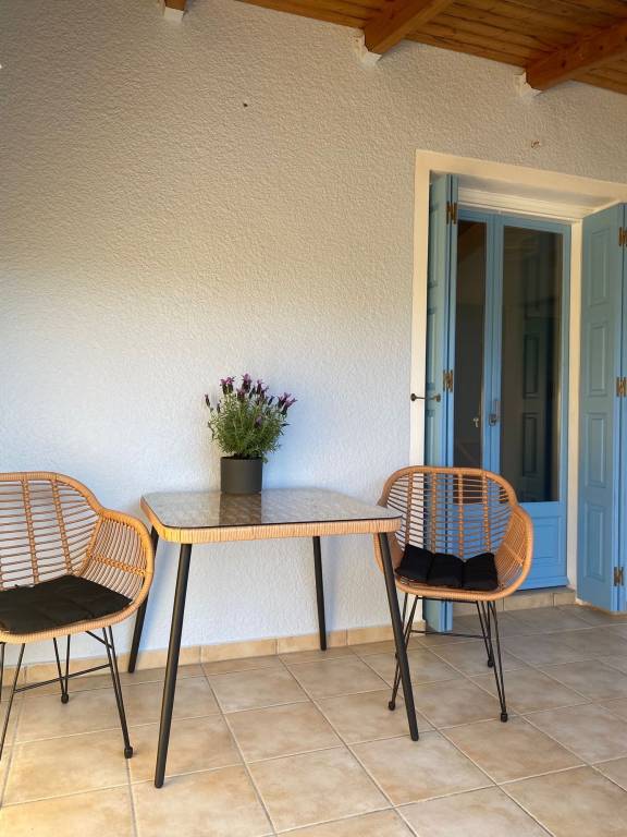 Vacation home with yard & patio — photo 5