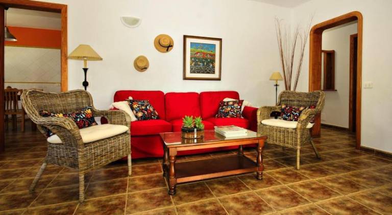 Villa with BBQ, patio & private pool — photo 4