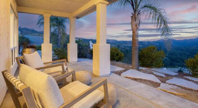 Lovely vacation home with jacuzzi & pool | Pets allowed — photo 3
