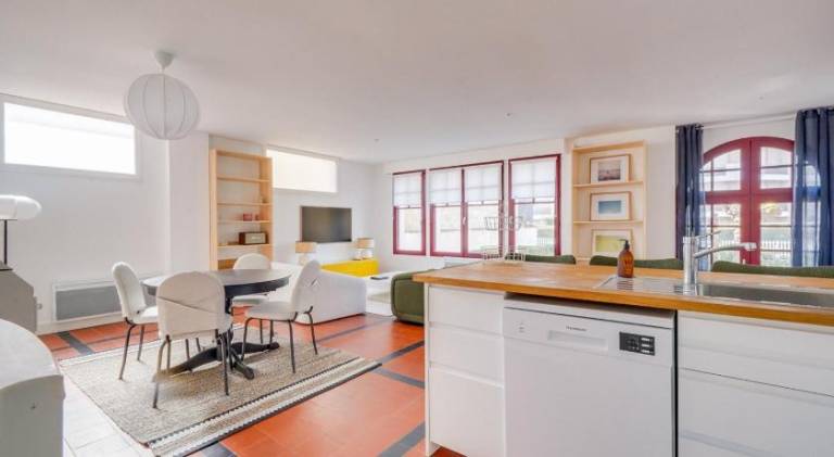 Apartment with yard in Arcachon