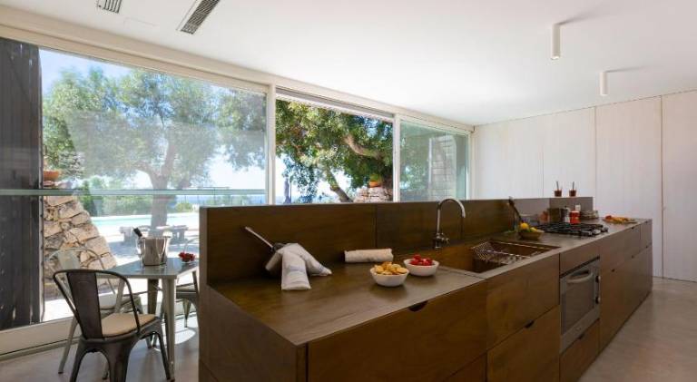 Villa with pool — photo 4