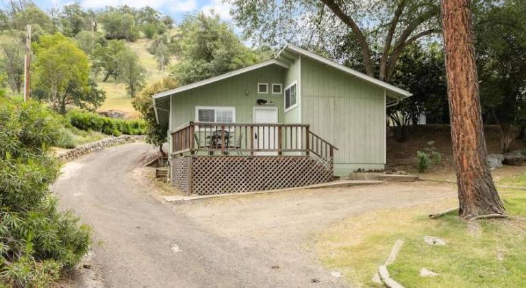Vacation home with pool in Three Rivers, CA