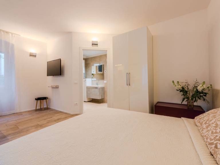 Apartment with terrace — photo 3