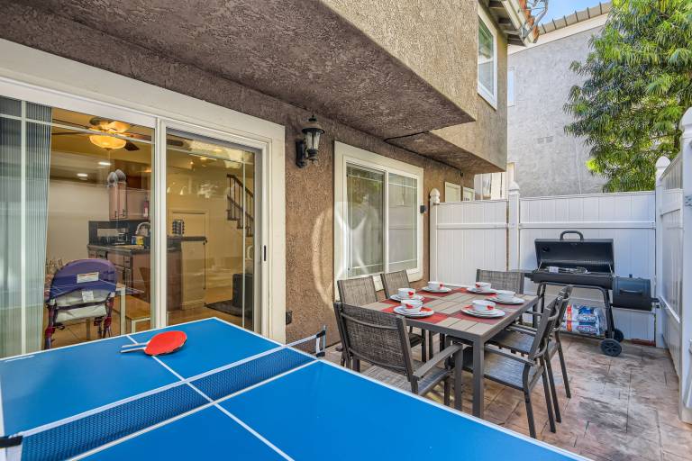 Stylish- Multi-Level- Patio- Games - Fast WIFI-CM3 — photo 2