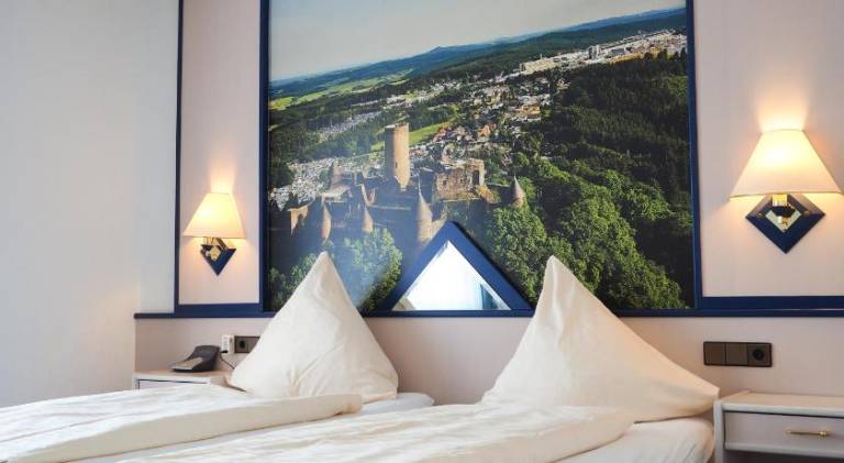 Hotel zur Burg Nurburg-ring — photo 2