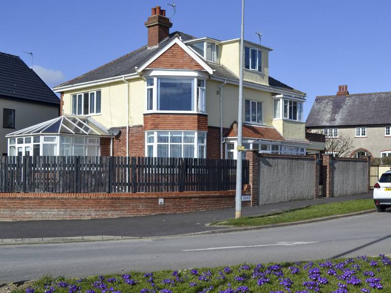 Cottage with garden | Beach view — photo 2
