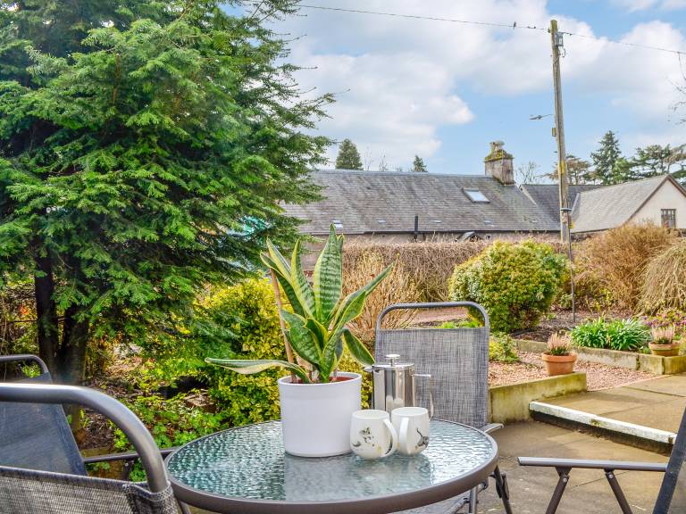 Family-oriented lovely cottage with yard & BBQ | River view | Pets are welcome — photo 5