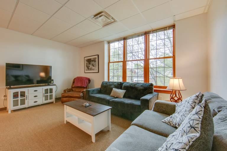 20 Mi to Dtwn Pittsburgh Pet Friendly Apartment