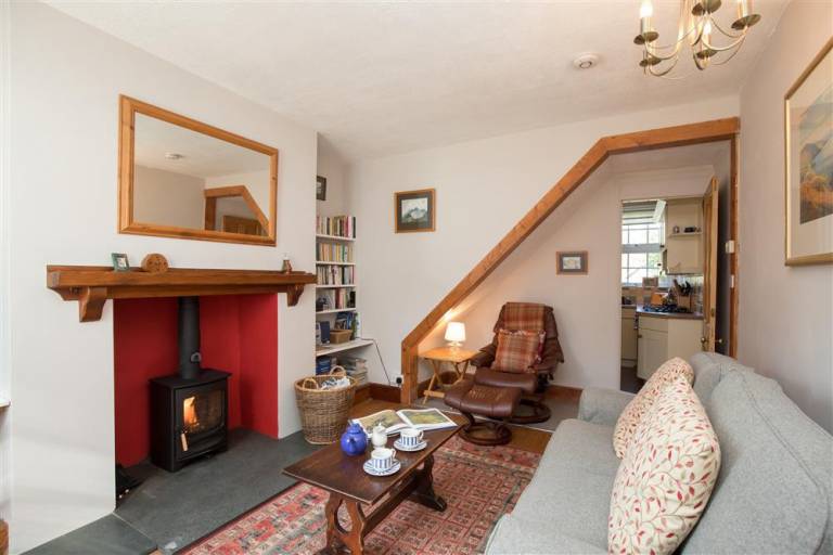 Cottage with garden — photo 2
