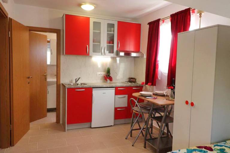 Apartment with grill — photo 3