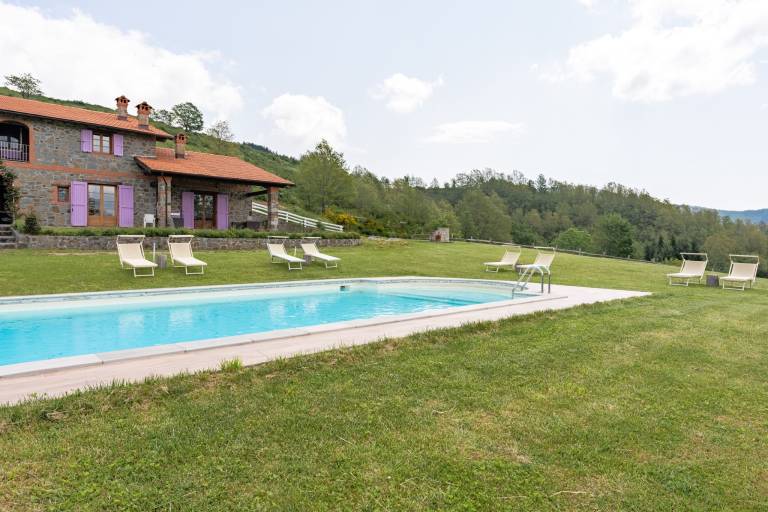 Vacation Home "Serrino 4" with Mountain View, Pool & Wi-Fi in Pistoia