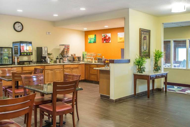 Quality Inn & Suites Bloomington I-55 and I-74 — photo 5