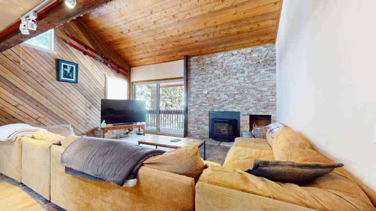 Fully equipped condo with sauna | Mountain view | Pets allowed in Mammoth Lakes, CA