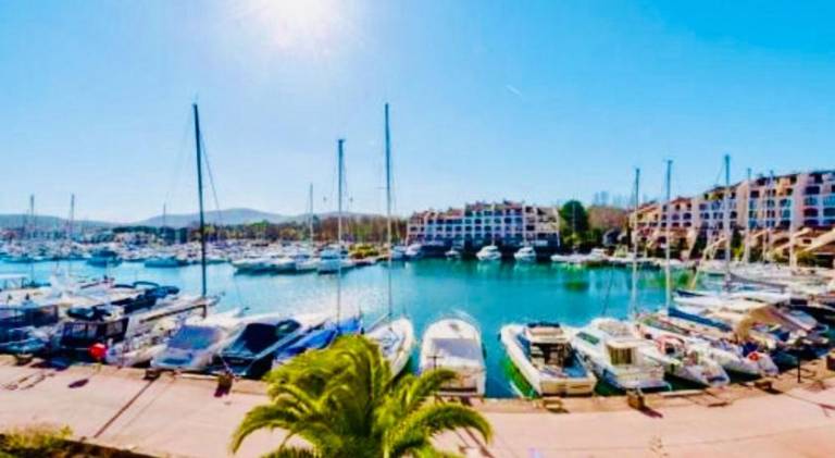 Nice holiday apartment with pool | Close to the beach | Pets are welcome in Cogolin