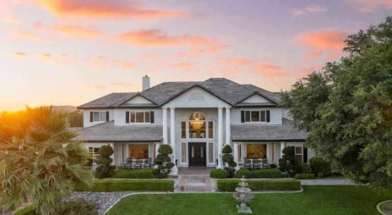 Big house with pool | Perfect for remote work | Pet-friendly in Temecula, CA