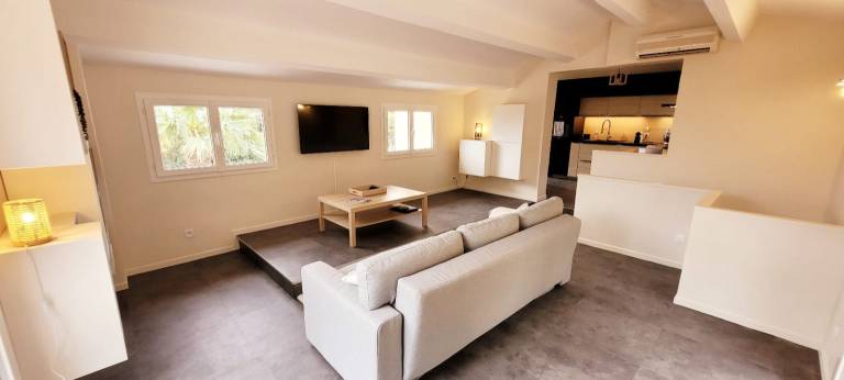Family-oriented house with terrace, yard & pool | Dogs allowed — photo 4