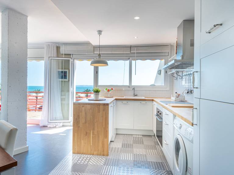 Fully equipped apartment with terrace & garden | Sea view | Next to the beach | Suitable for remote work | Dogs allowed — photo 3