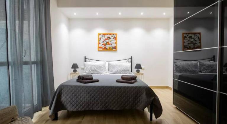 Apartment with patio | Next to Piazza Castello — photo 2