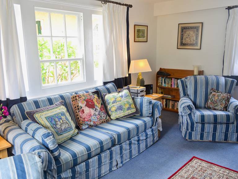 Cottage with barbeque & garden — photo 3