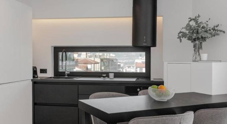 Serviced apartment with yard & terrace — photo 3