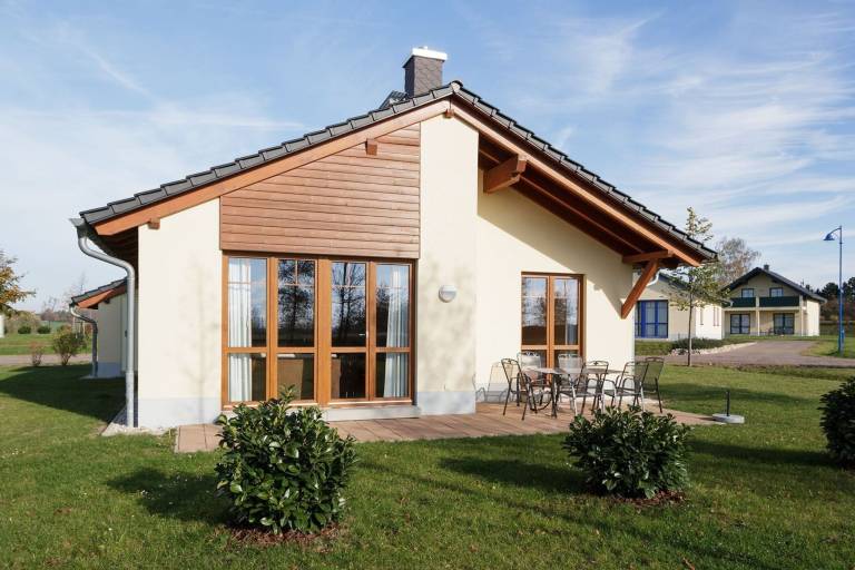 Family-friendly wonderful vacation home with pool, patio & sauna | Next to the beach | Pets allowed — photo 2