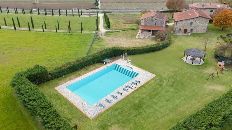 Vacation home with garden, barbeque & private pool — photo 3