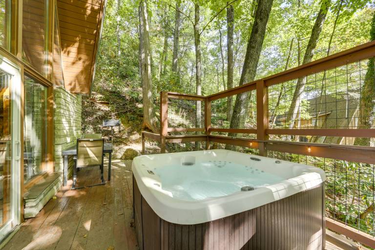 Cabin w/ Hot Tub: 2 Mi to Downtown Gatlinburg! in Gatlinburg, TN
