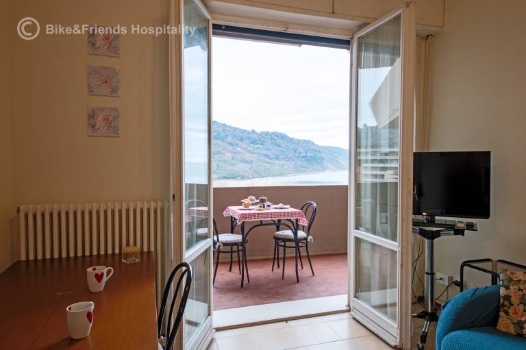 Rental apartment with patio | City view — photo 2