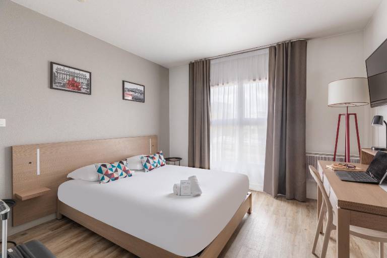 Serviced apartment with garden & terrace | Suitable for remote work | Dogs allowed in Lyon