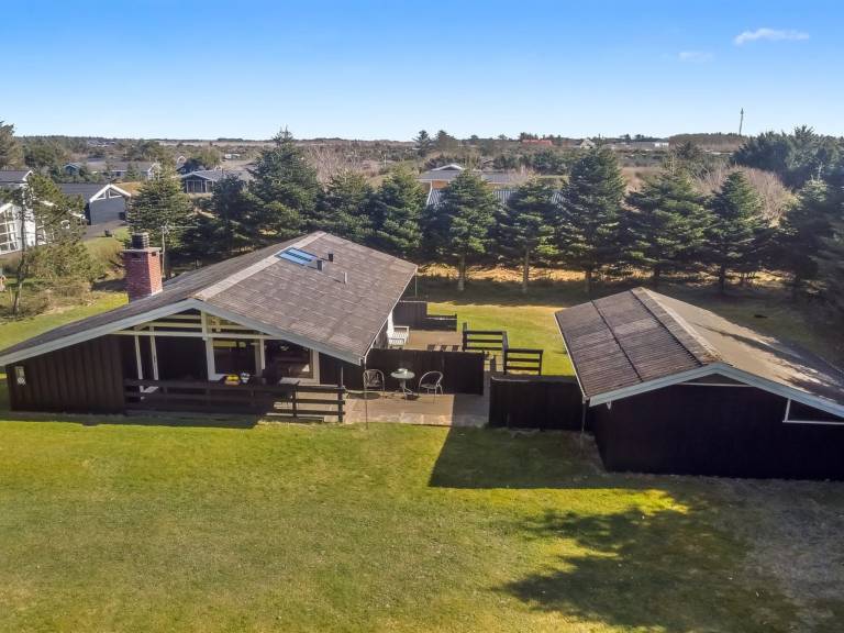 Vacation home with patio & barbecue — photo 4