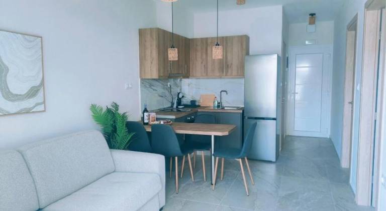 Wonderful rental apartment with jacuzzi, yard & patio | Pets allowed — photo 3