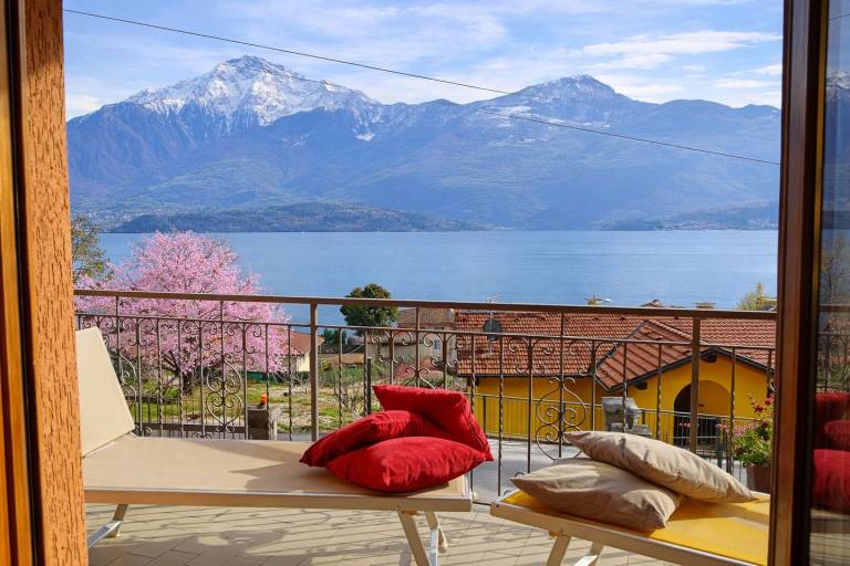 Holiday home Augusta with lake and mountain views in Gravedona