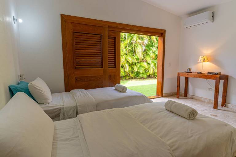Villa with barbecue & private pool — photo 4