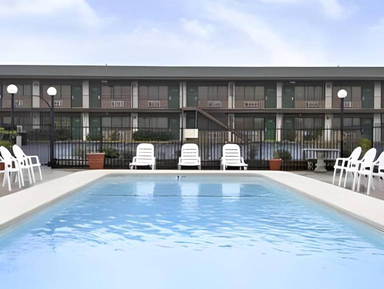 Super 8 by Wyndham Giddings — photo 3