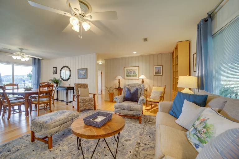 Serene Lake Junaluska Gem: Deck & Mountain Views — photo 4