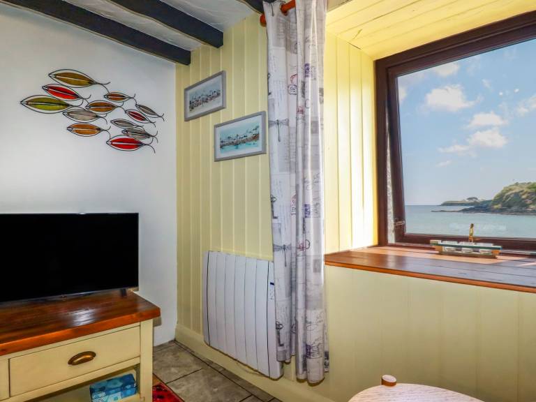 Cottage with yard | Beach view — photo 5