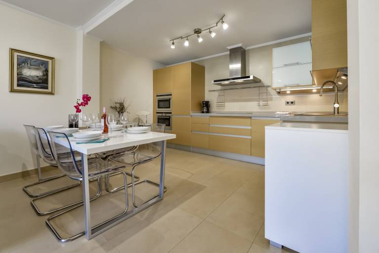 Holiday apartment with terrace — photo 4