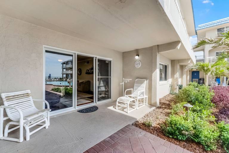 B101 Perfect ocean view condo just off Flagler Ave