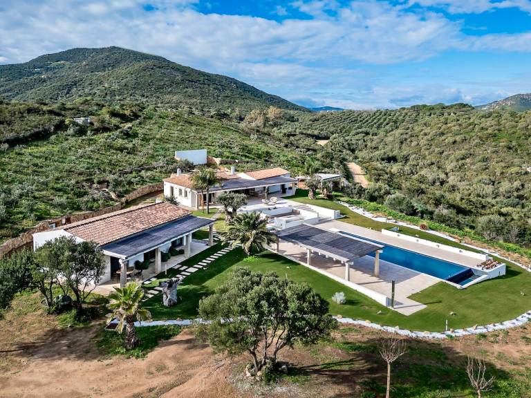 Child-friendly pleasant vacation home with patio, private pool & BBQ | Sea view | Pets are welcome in Olbia